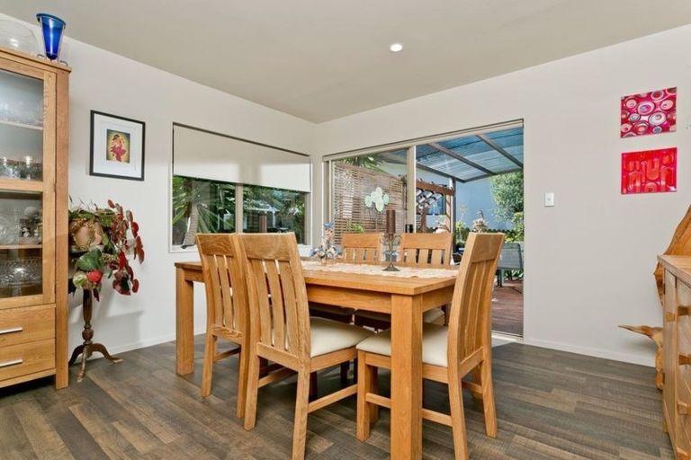 Photo of property in 7 Calypso Way, Unsworth Heights, Auckland, 0632