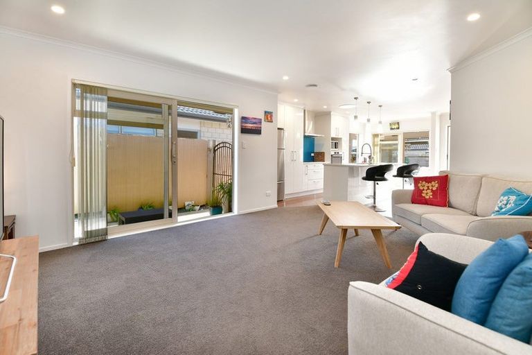 Photo of property in 43a Doment Crescent, Orewa, 0931