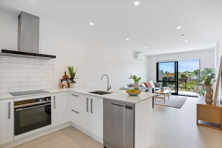 Photo of property in 8 Juniper Drive, Rosehill, Papakura, 2113