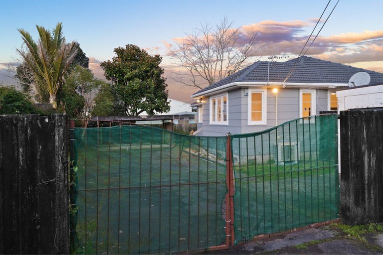 Photo of property in 2/22 Ranui Station Road, Ranui, Auckland, 0612