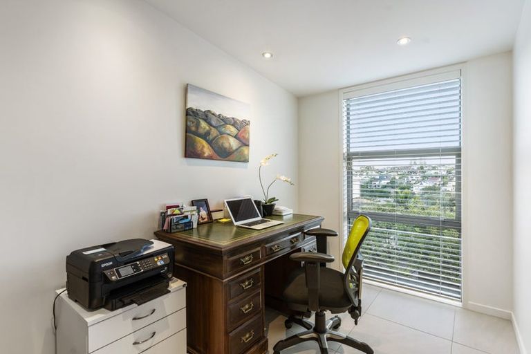 Photo of property in 4a Beach Road, Castor Bay, Auckland, 0620