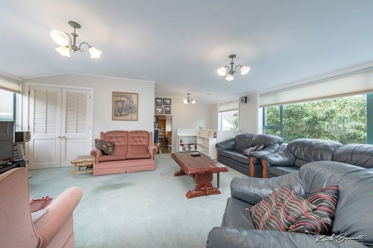 Photo of property in 46 Dowling Grove, Silverstream, Upper Hutt, 5019