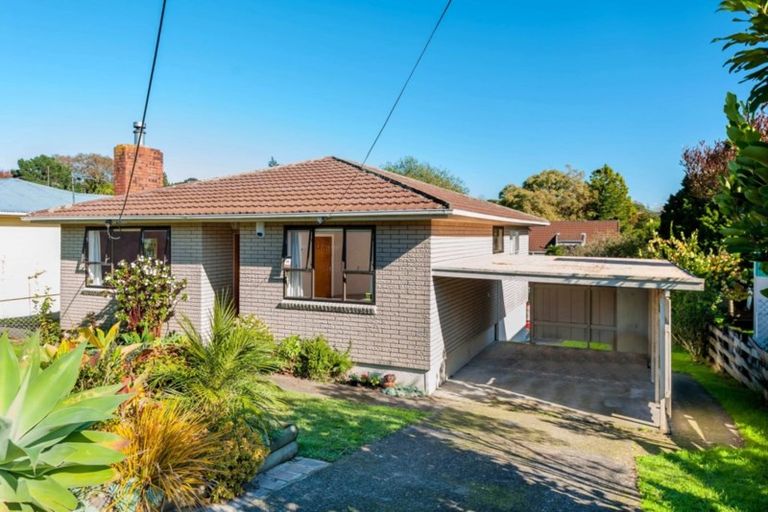 Photo of property in 7 Springside Place, New Lynn, Auckland, 0600