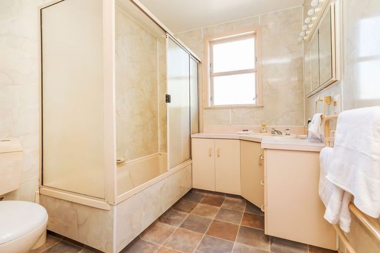 Photo of property in 61 Tauhinu Road, Miramar, Wellington, 6022