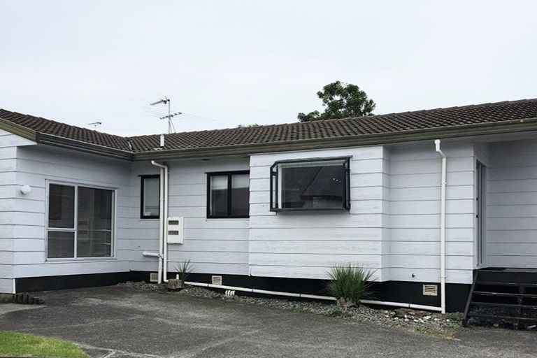 Photo of property in 2/44 Darren Crescent, Half Moon Bay, Auckland, 2012