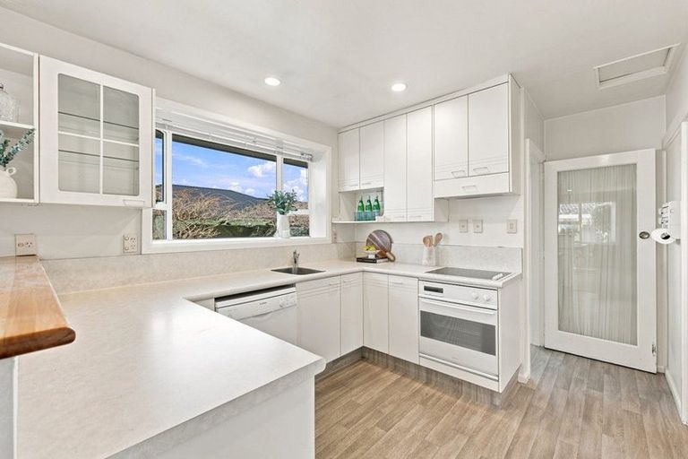 Photo of property in 20 Ramore Place, Redwood, Christchurch, 8051