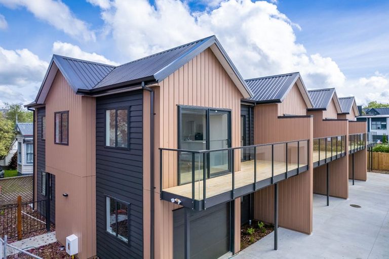 Photo of property in 1/4 Marama Street, Castor Bay, Auckland, 0620