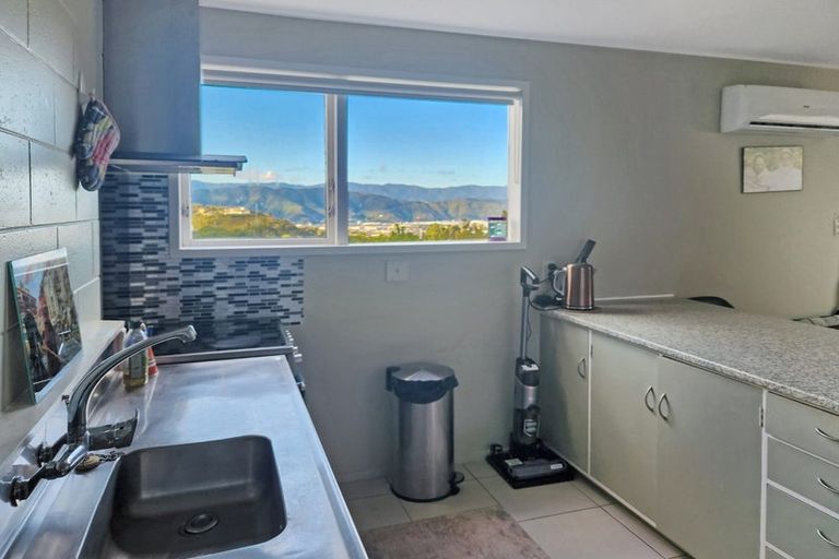 Photo of property in 10b Camellia Terrace, Maungaraki, Lower Hutt, 5010