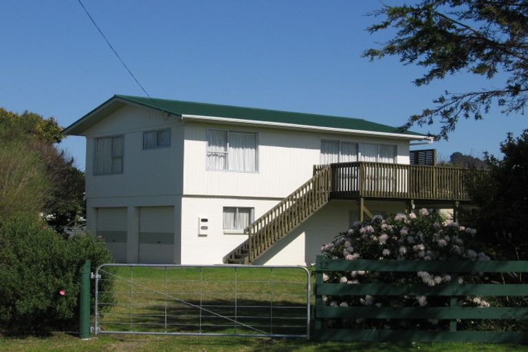 Photo of property in 12 Hardy Place, Cooks Beach, Whitianga, 3591