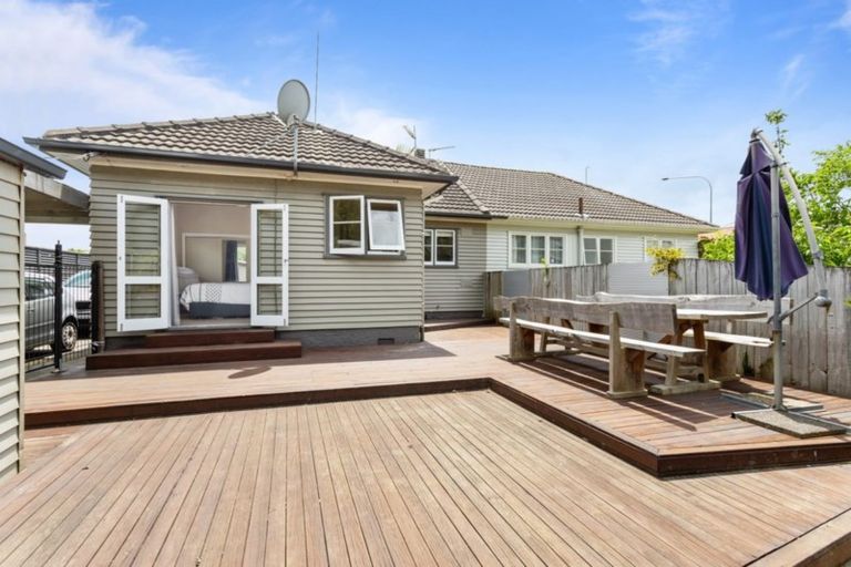 Photo of property in 32 Onewa Road, Northcote Point, Auckland, 0627