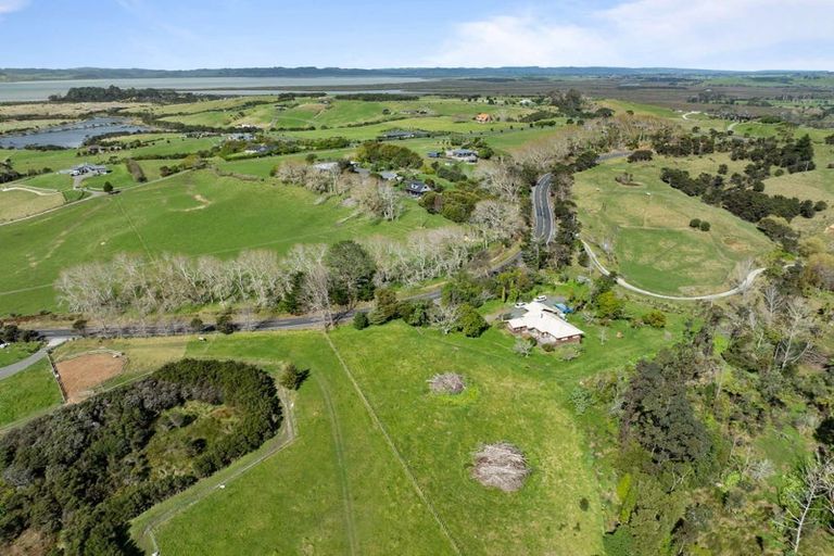 Photo of property in 1175 South Head Road, South Head, Helensville, 0874