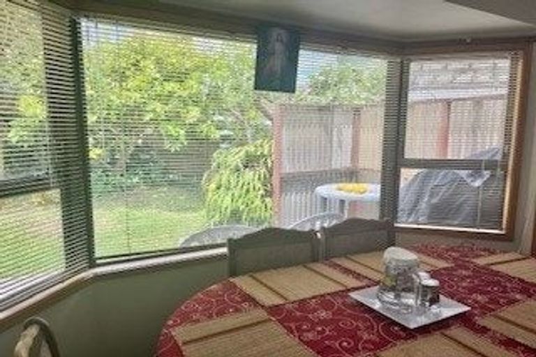 Photo of property in 1/20 Reid Road, New Lynn, Auckland, 0600