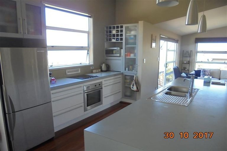 Photo of property in 10 Eastview Grove, Normandale, Lower Hutt, 5010