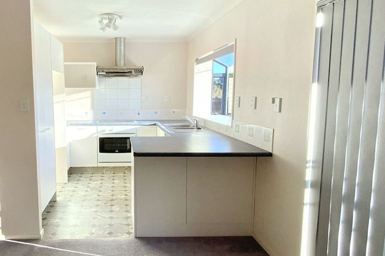 Photo of property in 11 Newbegin Place, Weymouth, Auckland, 2103