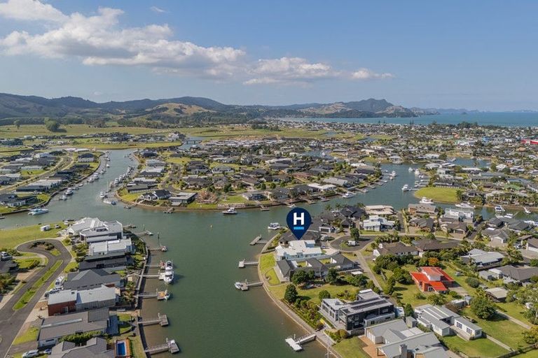 Photo of property in 17 Waitotara Way, Whitianga, 3510
