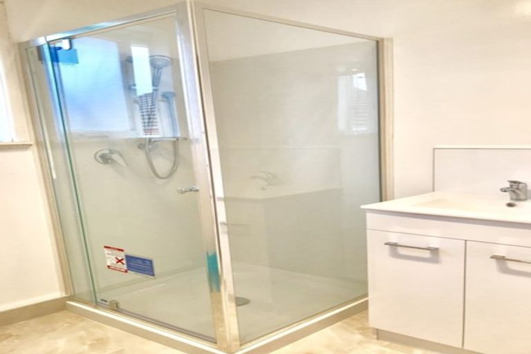 Photo of property in 26 Reid Road, New Lynn, Auckland, 0600