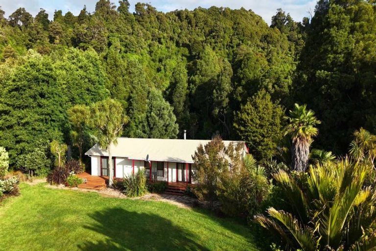 Photo of property in 4589 Karamea Highway, Karamea, 7893