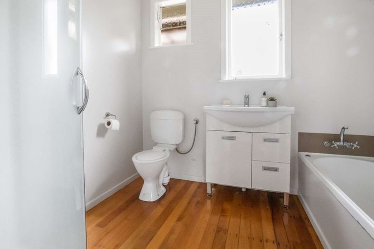 Photo of property in 64 Kingswood Road, Brookfield, Tauranga, 3110