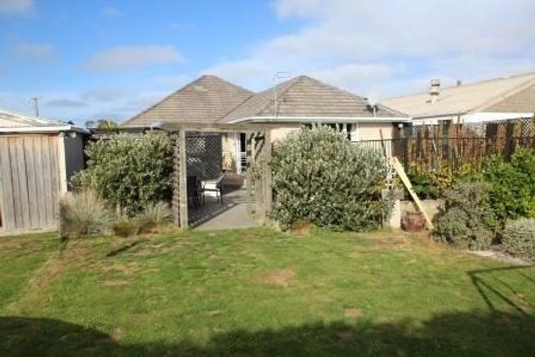 Photo of property in 110 Palmers Road, New Brighton, Christchurch, 8083