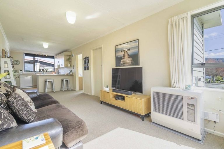 Photo of property in 23 Home Street, Manapouri, 9679