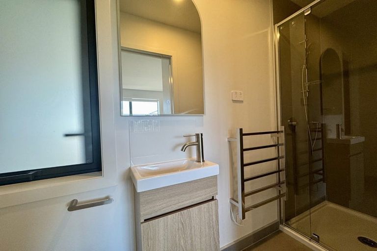 Photo of property in 4/506 Glenfield Road, Bayview, Auckland, 0629