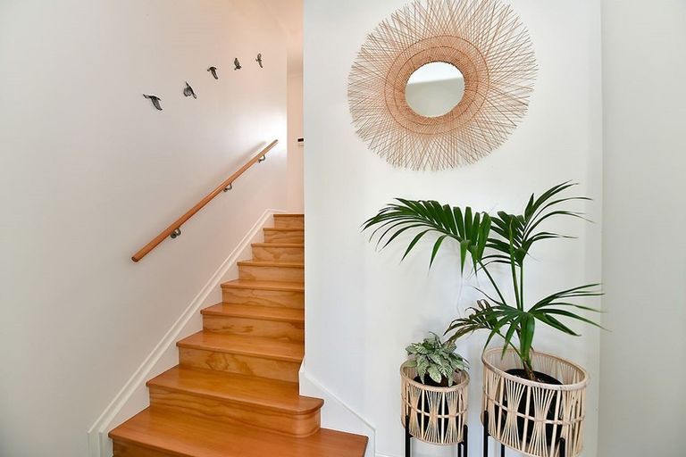 Photo of property in 2 Carento Way, Stanmore Bay, Whangaparaoa, 0932