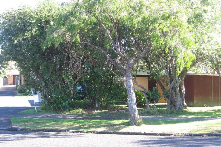 Photo of property in 2/47 Millen Avenue, Pakuranga, Auckland, 2010