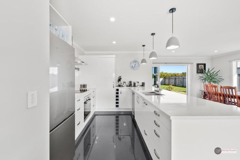 Photo of property in 12 Gardner Place, Otaki, 5512