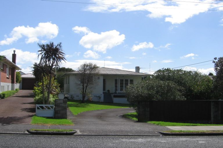 Photo of property in 67 Pomaria Road, Henderson, Auckland, 0610