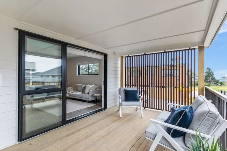 Photo of property in 2 Whakahui Lane, Mangere Bridge, Auckland, 2022