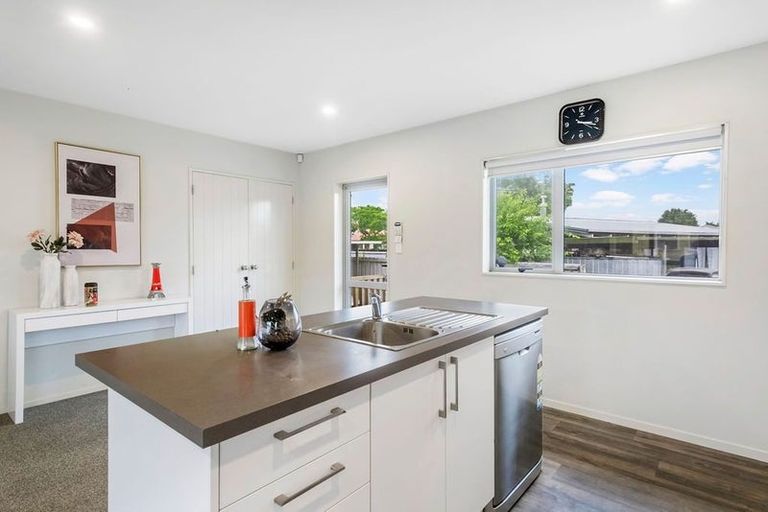 Photo of property in 2/1 Clarice Place, Takanini, 2112