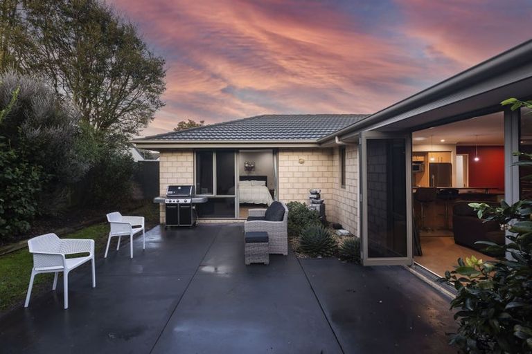 Photo of property in 12 Fuchsia Place, Halswell, Christchurch, 8025