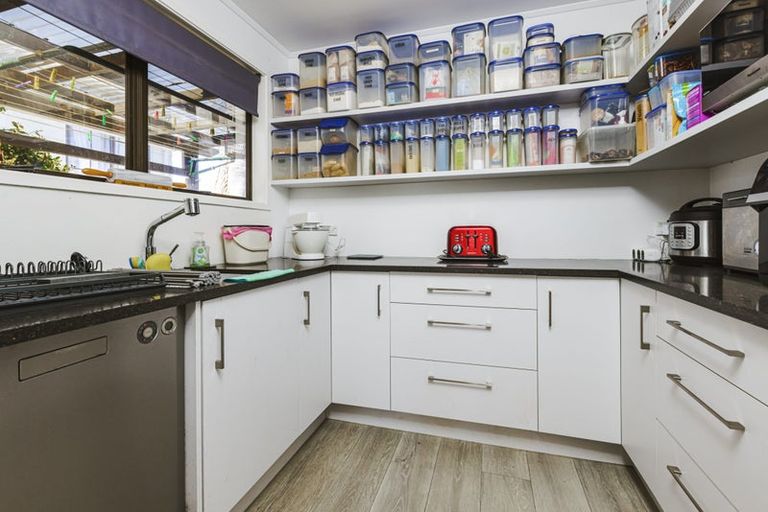 Photo of property in 4 Standish Place, Bayview, Auckland, 0629