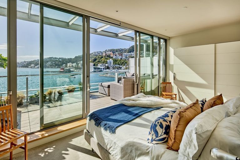 Photo of property in Clyde Quay Wharf, 3c/6 Clyde Quay Wharf, Te Aro, Wellington, 6011