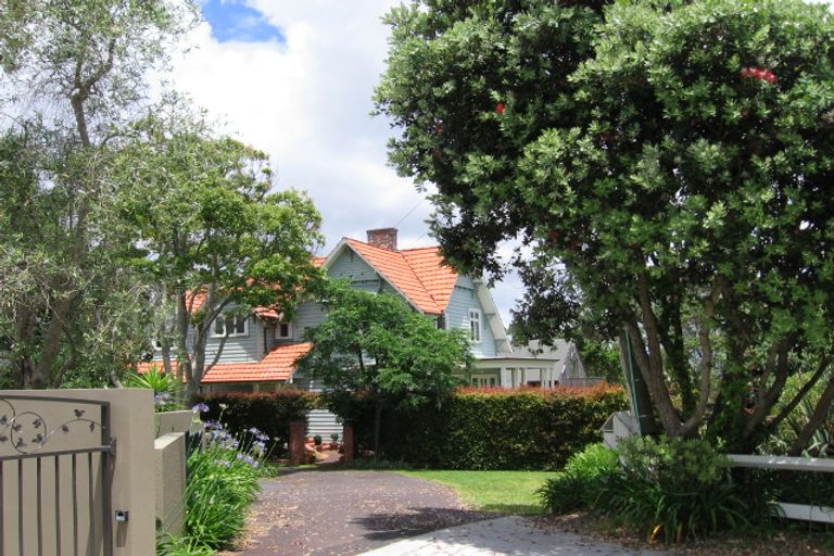 Photo of property in 34 Raymond Street, Point Chevalier, Auckland, 1022