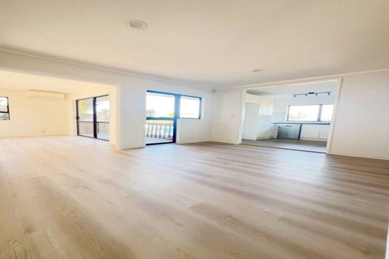 Photo of property in 2/9 Billabong Place, Botany Downs, Auckland, 2010