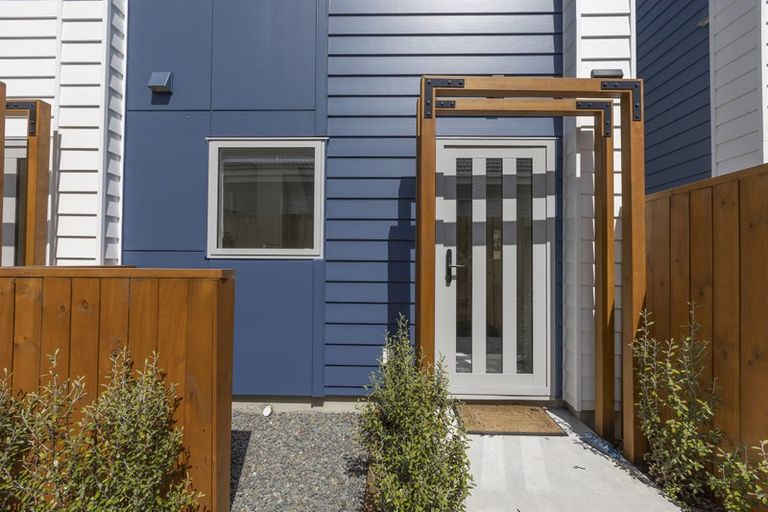 Photo of property in 3/8 Yeovil Road, Te Atatu Peninsula, Auckland, 0610