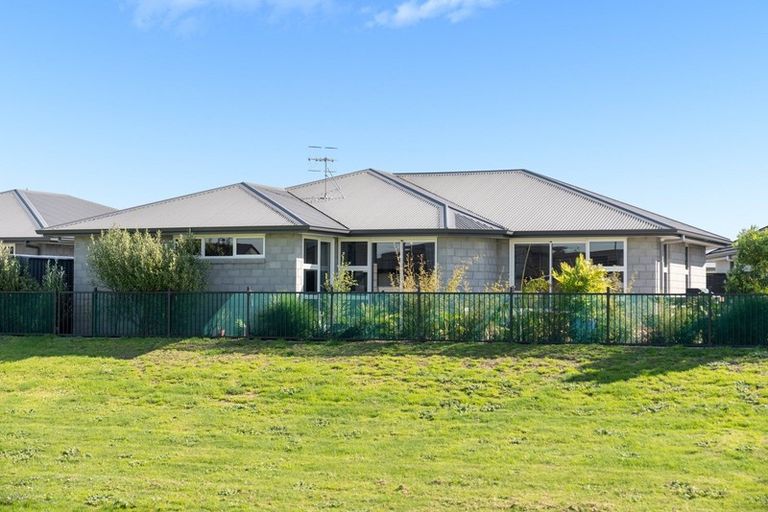 Photo of property in 77 Te Kio Crescent, Papamoa Beach, Papamoa, 3118