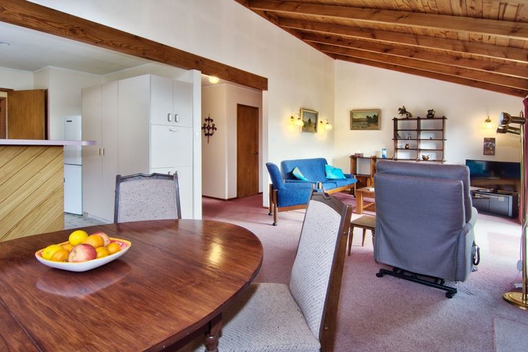 Photo of property in 2/12 Arahoe Road, New Lynn, Auckland, 0600