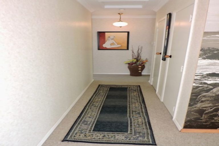 Photo of property in 13 Redwood Avenue, Tawa, Wellington, 5028