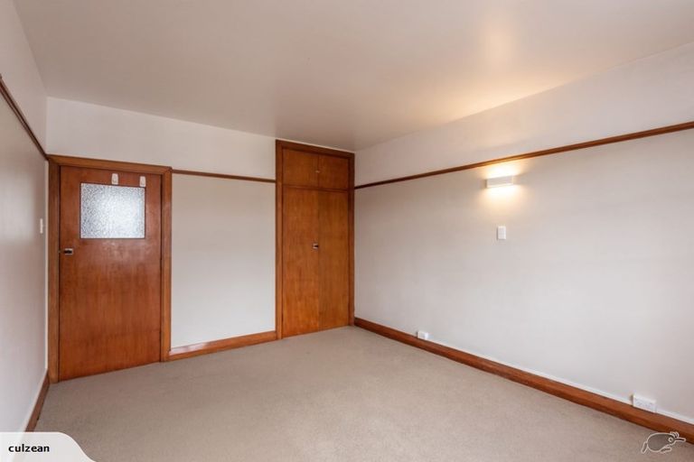 Photo of property in Ionian Flats, 123-125 Brougham Street, Mount Victoria, Wellington, 6011
