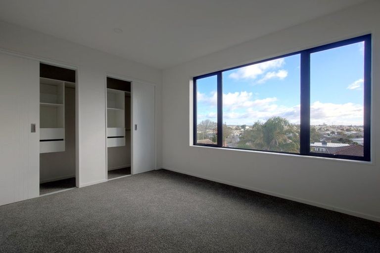 Photo of property in 6/113 Te Atatu Road, Te Atatu South, Auckland, 0610