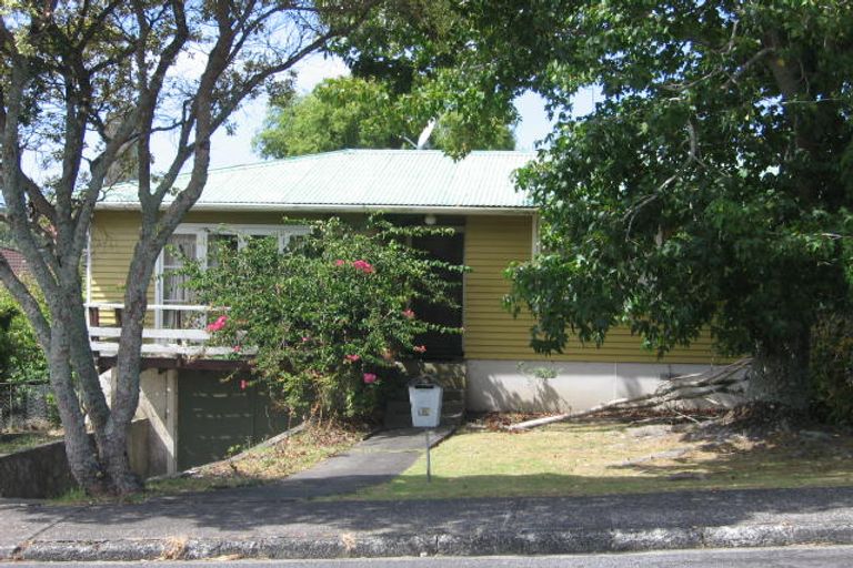 Photo of property in 13 Woodall Place, Totara Vale, Auckland, 0627