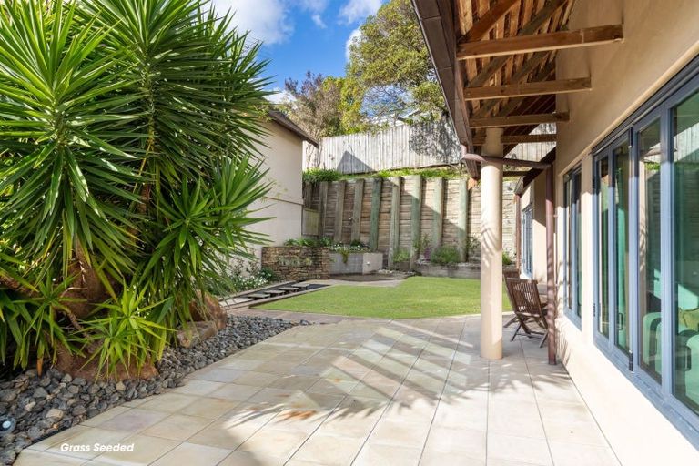 Photo of property in 2/3 Gard Street, Silverstream, Upper Hutt, 5019