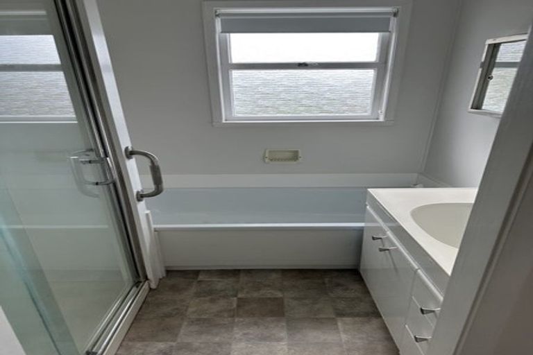 Photo of property in 3/2 Tobruk Crescent, Milford, Auckland, 0620