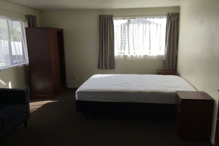 Photo of property in 8b Schnapper Rock Road, Schnapper Rock, Auckland, 0632