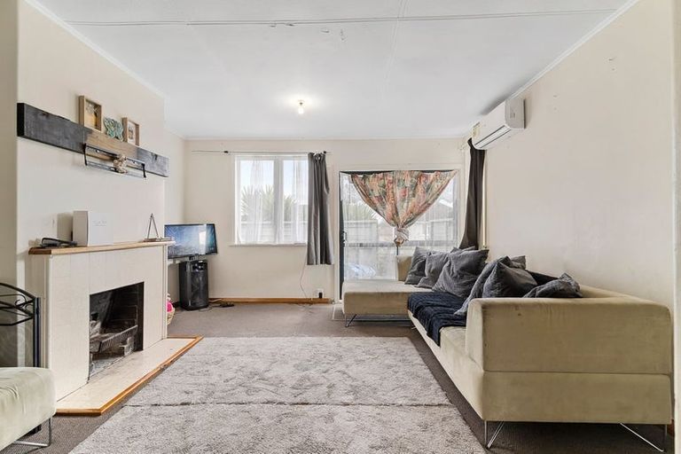 Photo of property in 18 Arimu Road, Papakura, 2110