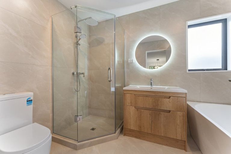 Photo of property in 70b Awaruku Road, Torbay, Auckland, 0630