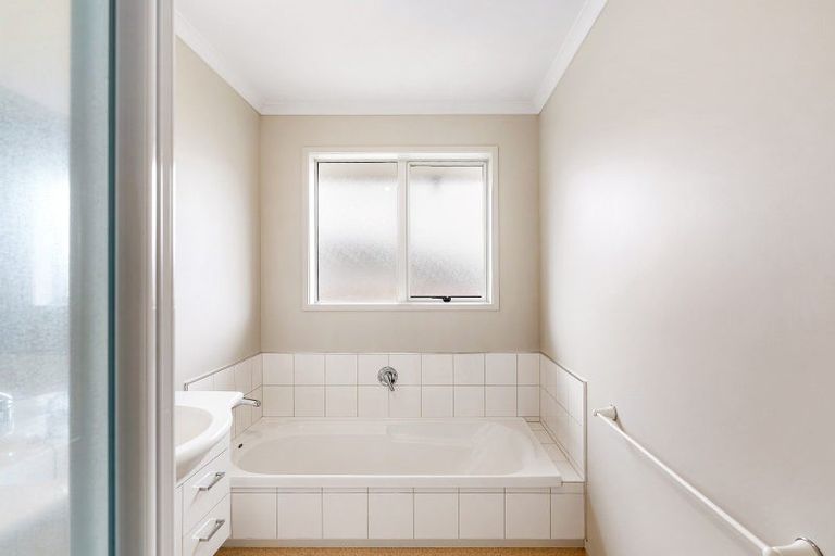 Photo of property in 17f Meeanee Road, Taradale, Napier, 4112