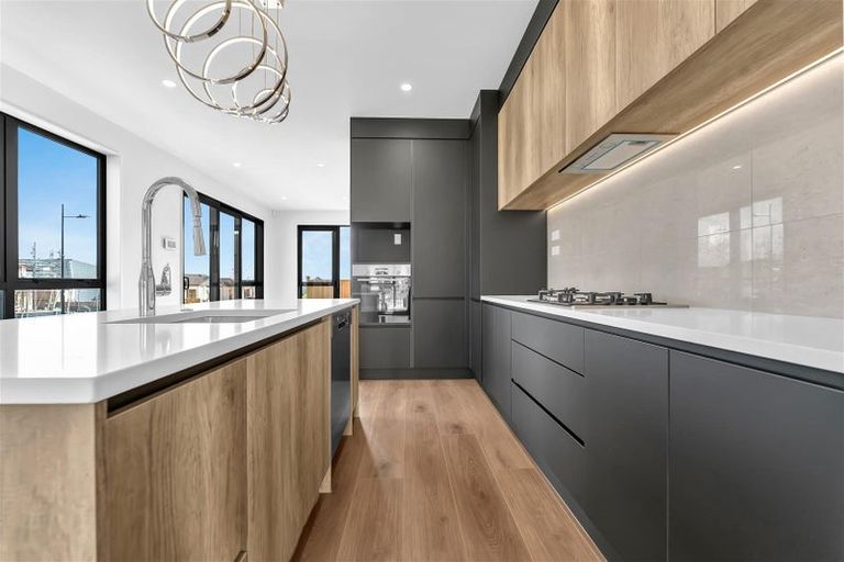 Photo of property in 16 Waimarie Drive, Karaka, 2578